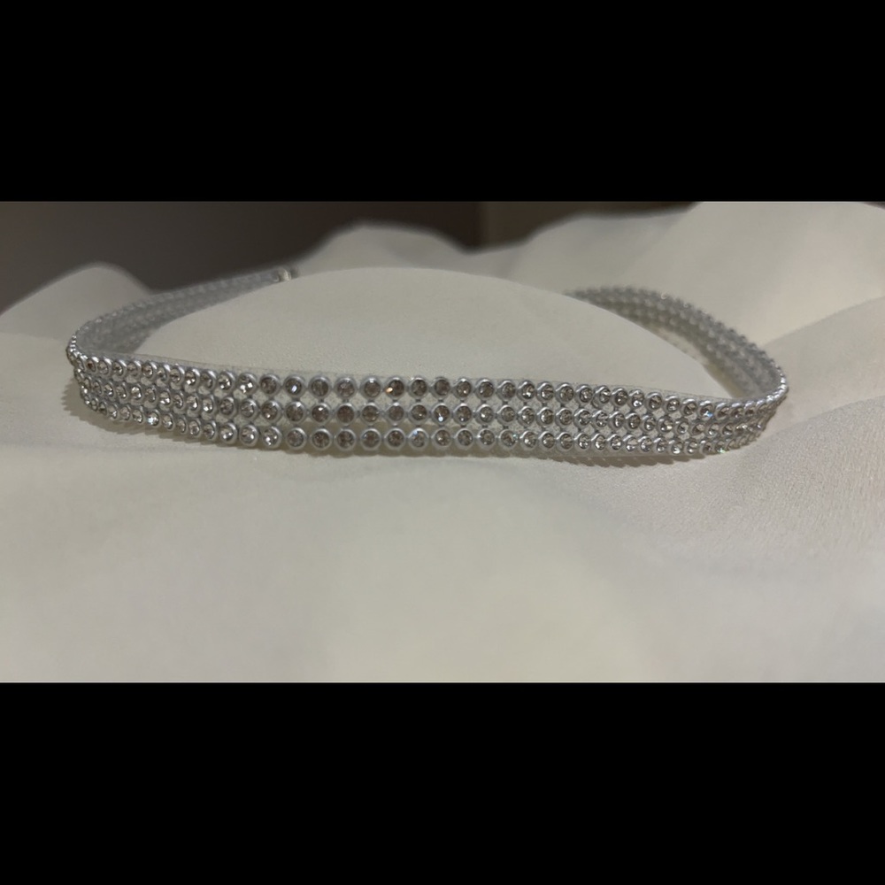 Beautiful simple sparkle choker